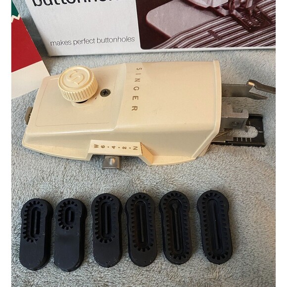 Vtg SINGER Buttonholer Automatic Buttonhole Stitch Attachment 4561 w/ Box & Book - Picture 6 of 12